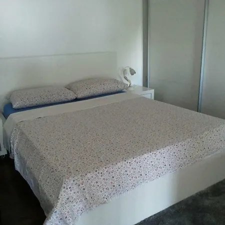 Ines, Cozy, Stunning View, Parking, Pet Friendly Apartament